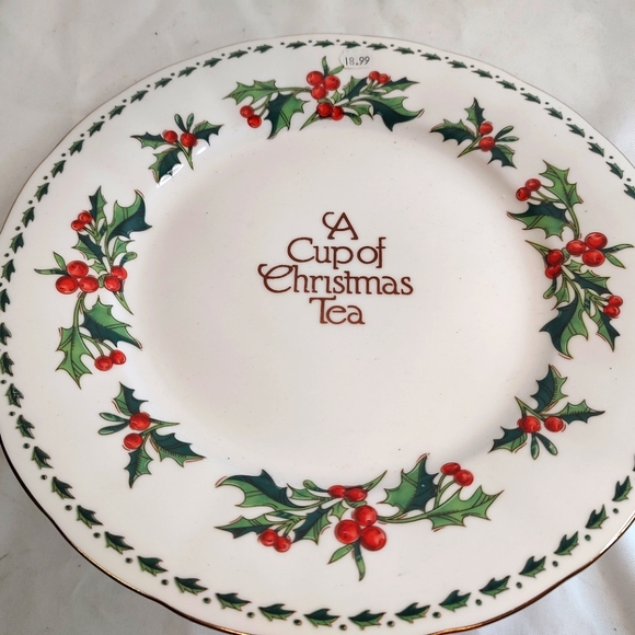 A Cup of Christmas Tea Dinner Plate Tom Hegg Waldman House Bone China - Picture 1 of 4